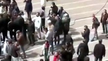 CHP Genel Merkezi önünde Çevik Kuvvet ekipleri ile birlikte demir kesme makasları görüntülendi.