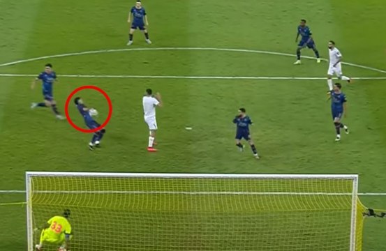 È il rigore più assurdo di sempre: in Arabia Saudita il gol promozione è surreale