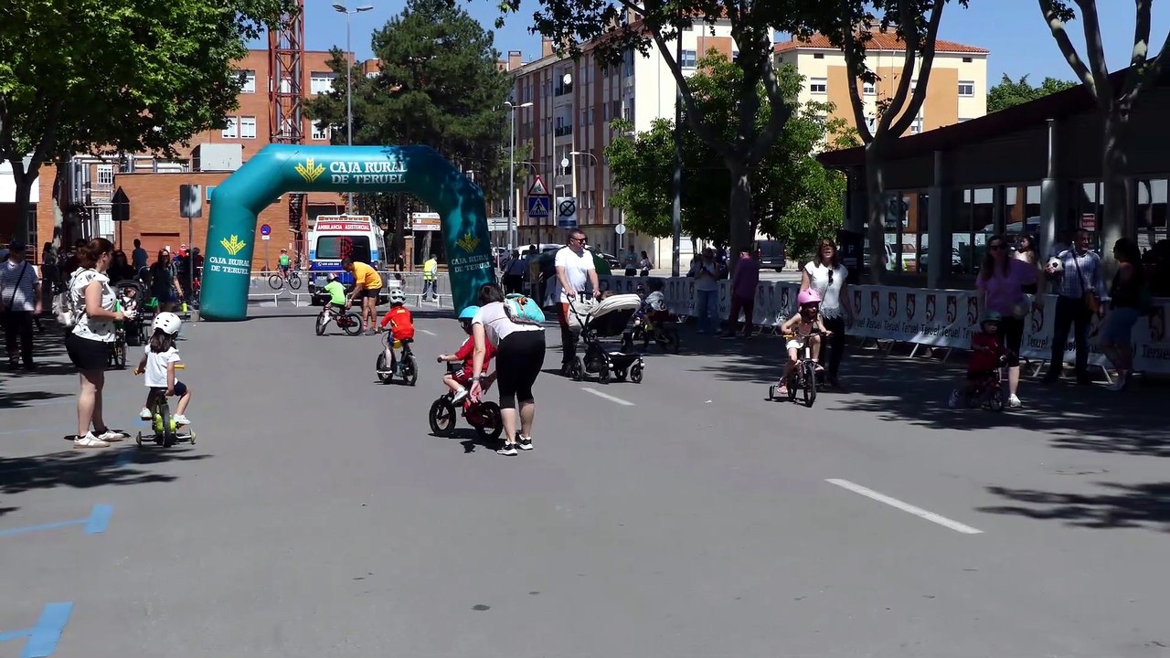 NIÑOS DIA BICICLETA