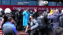 Turecka policja używa gazu łzawiącego, by wedrzeć się do siedziby CHP