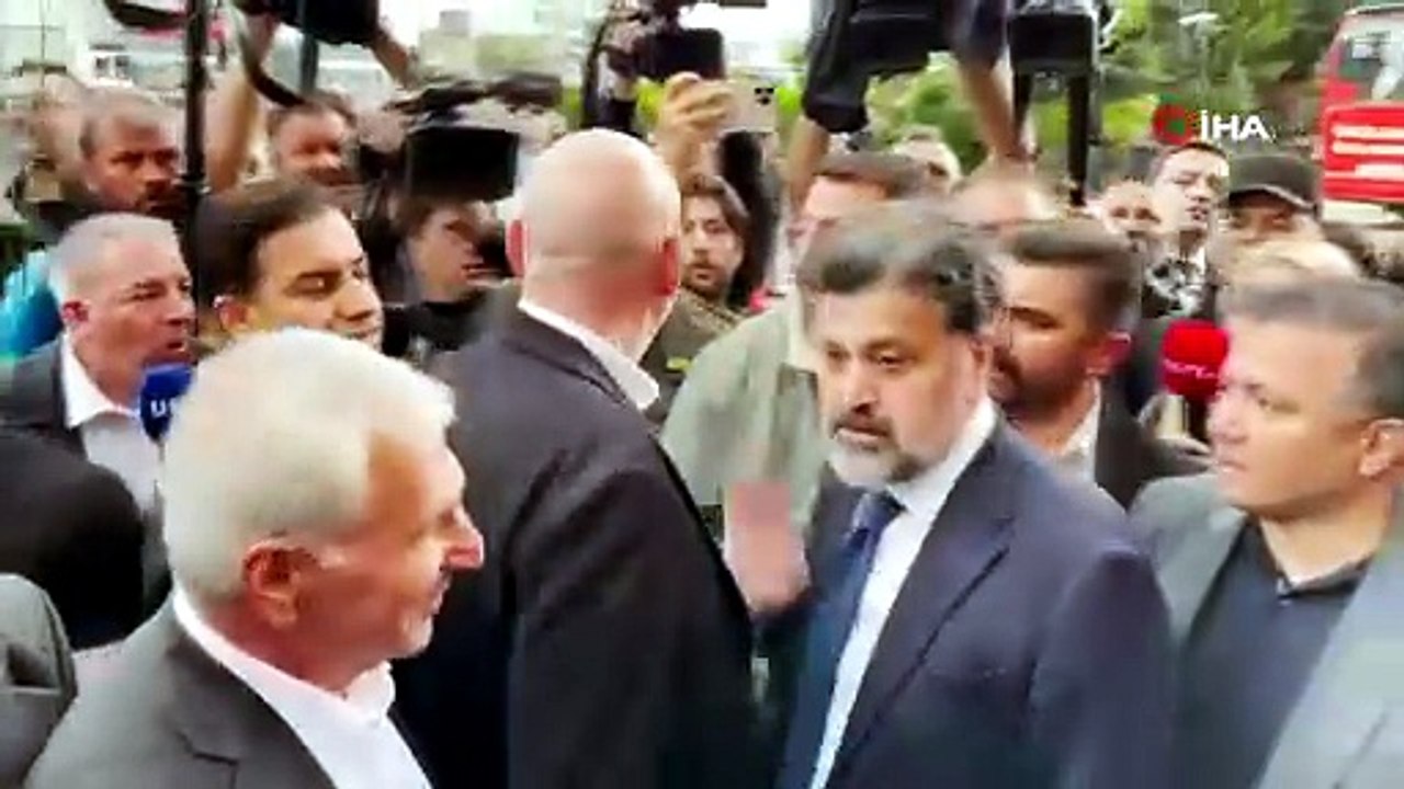 CHP genel merkezinde Özel’in afişi indirildi