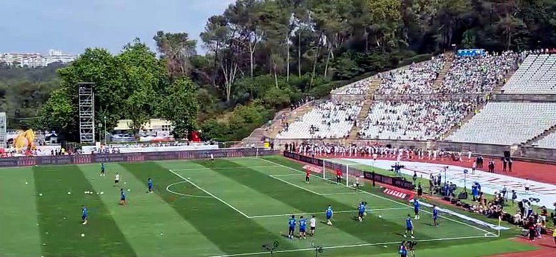 Equipa do Torreense a aquecer no Jamor