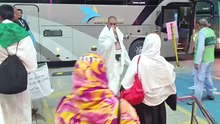 پاکستانی حجاج منیٰ جا رہے ہیں۔