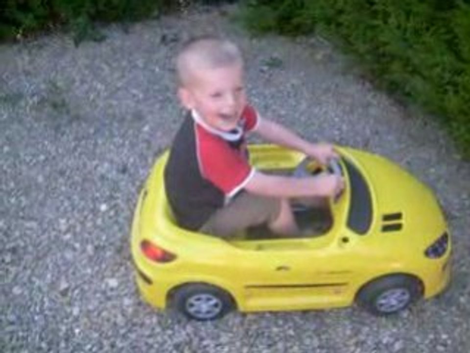RYAN ET SA VOITURE 1