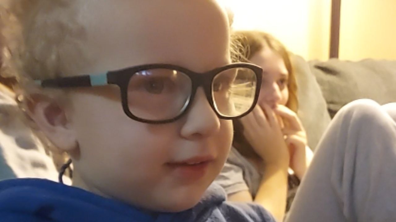Little boy thinks his dad looks funny after shaving his beard *Heartwarming*