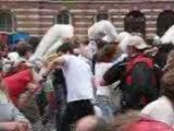 Video Bataille de polochon Place du Capitole le 15062008 - P