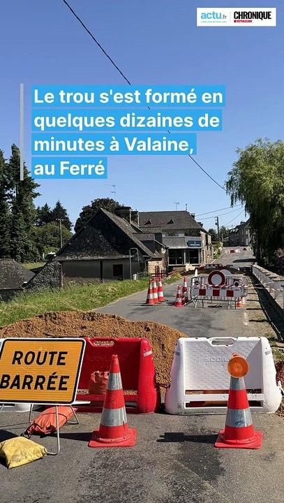 Un trou dans la route près de Fougères