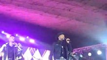 Misturando sertanejo e pagode, Alexandre Pires fecha a Virada com show enérgico