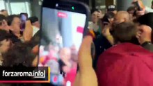 Delirio a Fiumicino al rientro della Roma: