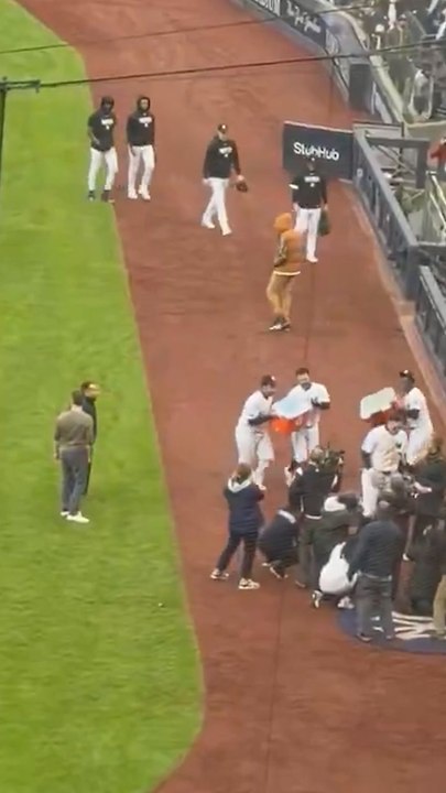 Aaron Judge gets surprised with ice bath from teammates