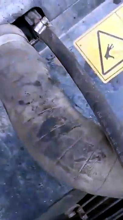 Heavy Equipment Fluid Leakage at Kalimantan Mining Site