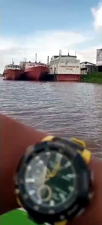 Exploring the River Ports of Kalimantan : The Kargo Express Fleet