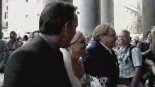 Tom Hanks helps the bride on the set of 