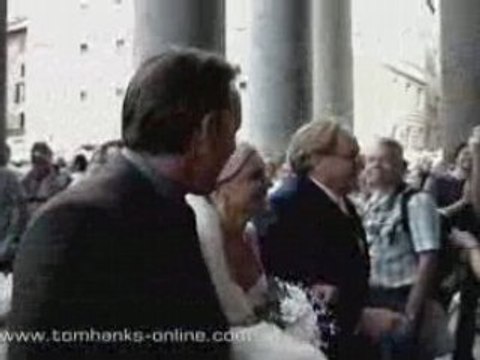 Tom Hanks helps the bride on the set of Angels & Demons !!