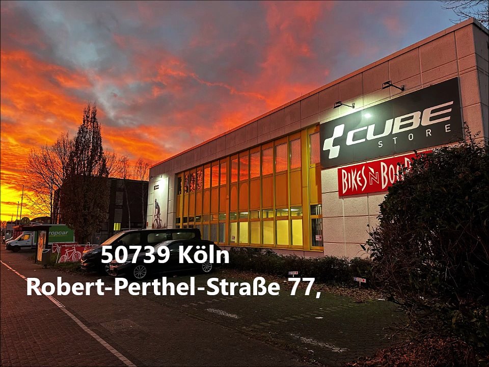 Zielankunft-Banden-Fahnen-Vip-Bereich-50739 Longerich Köln CologneClassic Radsport