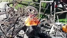 Gazzeli mühendis Al-Batsh, alüminyumu eriterek araç ve jeneratör parçası üretiyor