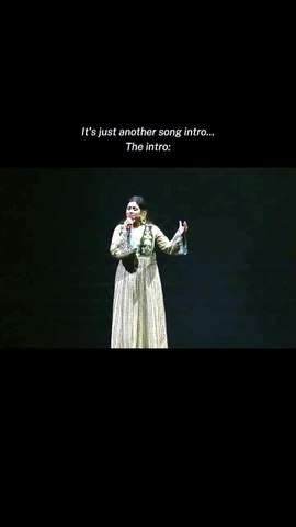 Shreya Ghoshal in concert singing Saiyaara
