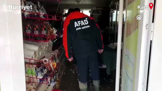 Kars'ta taşkın nedeniyle bazı ev ve iş yerleri zarar gördü