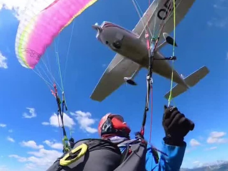 Cessna zerfetzt Gleitschirm: Paragliderin filmt mit und überlebt