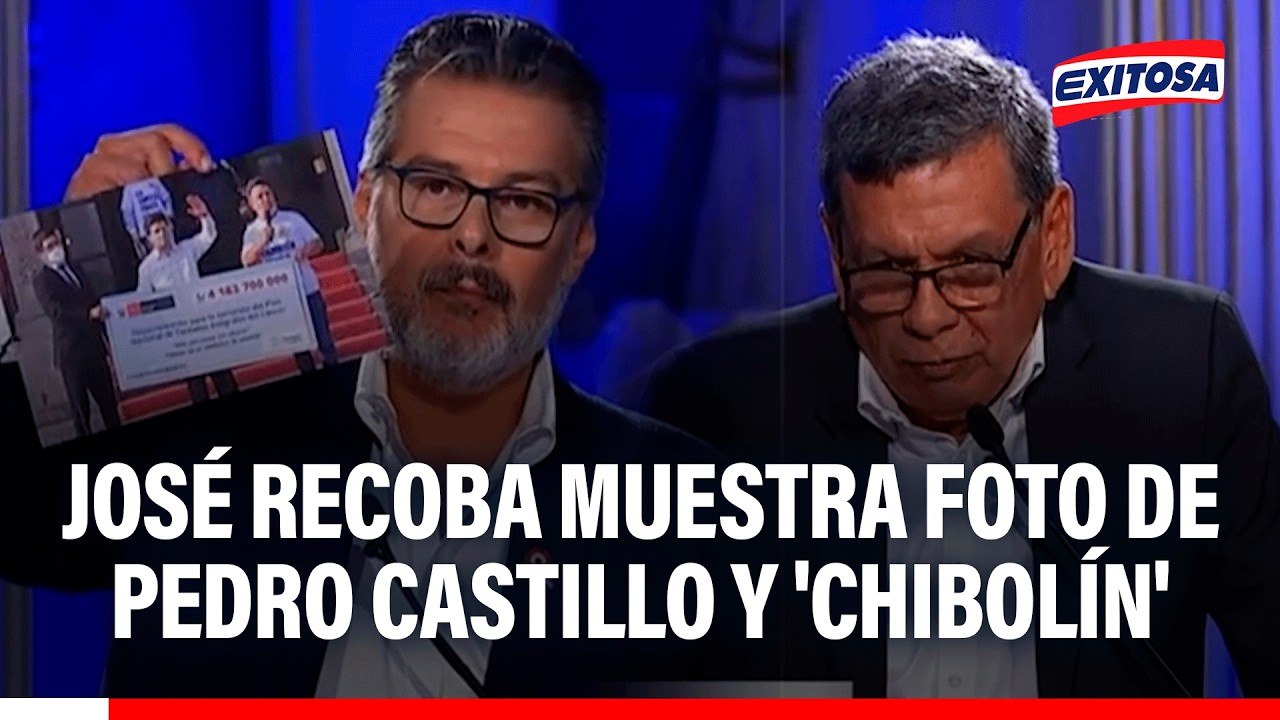 José Recoba muestra foto de Pedro Castillo y 'chibolín' durante debate sobre sector salud