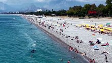 Turizm cenneti Antalya’da bayram yoğunluğu: Sahiller doldu taştı