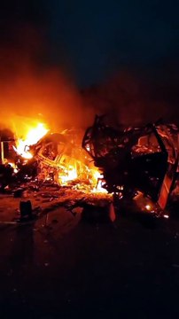 Ônibus colide contra carreta, pega fogo e bebê e outras sete pessoas morrem em grave acidente