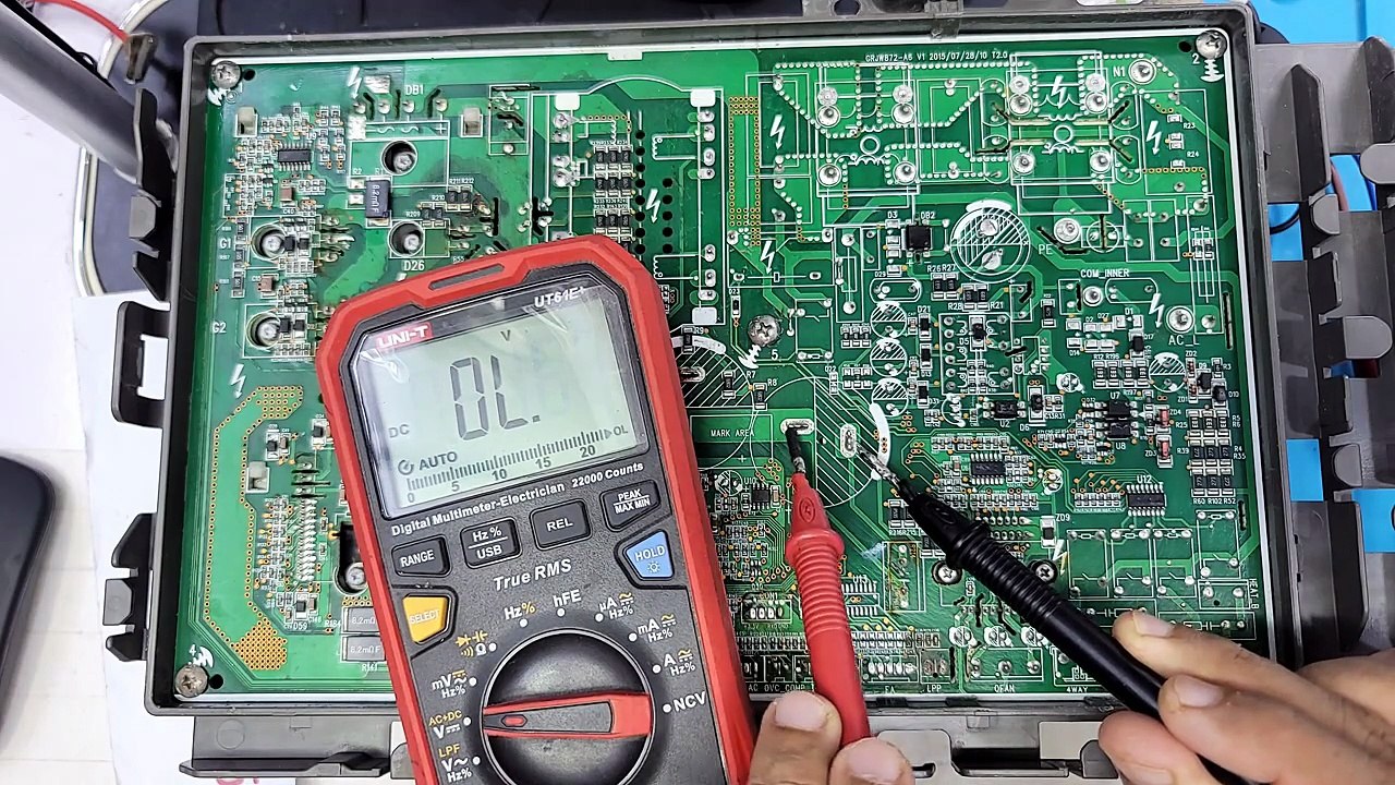 Gree DC Inverter AC E6 Error Repair On Camera _ Outdoor PCB