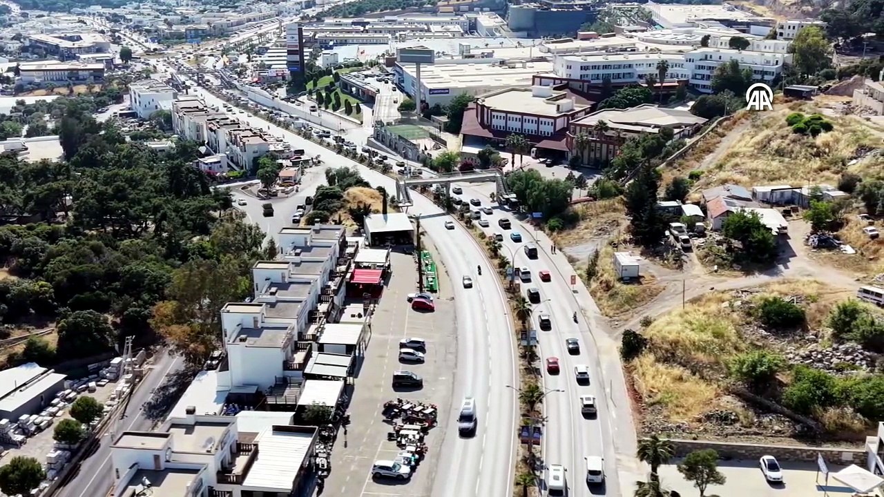 Tatilciler Bodrum'a akın etti: 4 günde 67 bin araç giriş yaptı