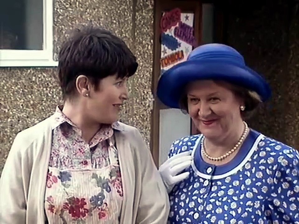 Keeping Up Appearances s04 e07 Let There Be Light