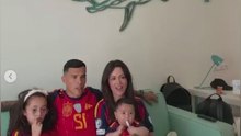 Pedro Porro emocionado con su familia viendo su convocatoria