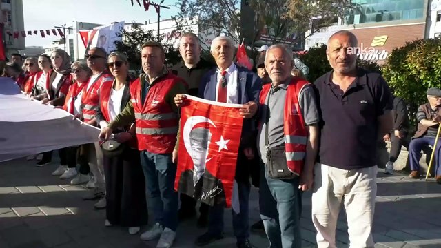 CHP Genel Merkezi'nin polis zoruyla tahliyesine karşı Esenyurt’ta yürüyüş... Ahmet Özer: “Demokrasi saldırısıyla karşı karşıya kaldık”
