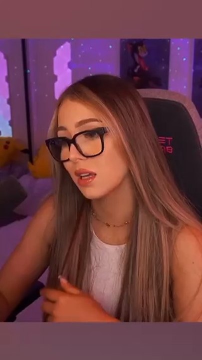 The absolute force of that slap had me in pain for like 10 mins 💀😂 #twitchstreamer #twitchclips #twitchmoments #pickupline #jokes #twitch #gamergirl