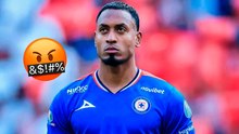 Willer Ditta se enfrasca en pelea mientras cargaba la copa de Cruz Azul; aficionado de Pumas agredió a su hijo