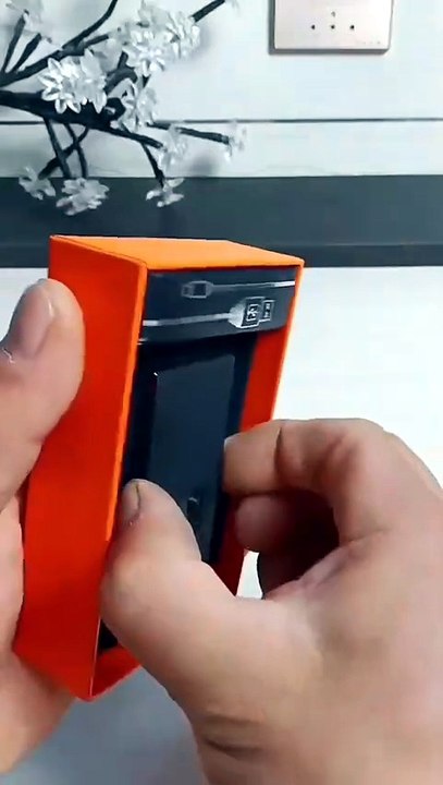 Cool Vintage Butane Lighter – Unique Shake Ignition Design
