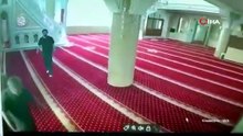 Camide temizlik yapan imama saldırı