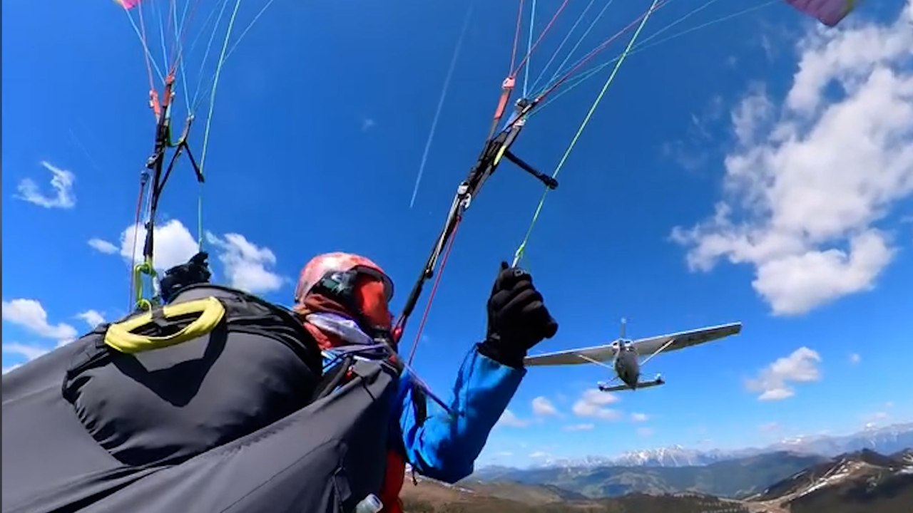 A punto de morir: una paracaidista es embestida por una avioneta en pleno vuelo