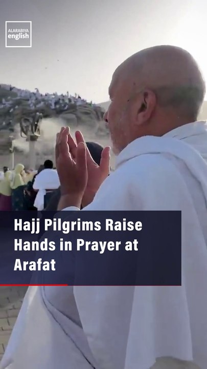 Hajj Pilgrims Raise Hands in Prayer at Arafat