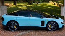 Ferrari presenta su primer modelo eléctrico diseñado por Jony Ive