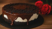 ¡Solo necesitas unas galletas y crema para hacer el mejor pastel de OREO!