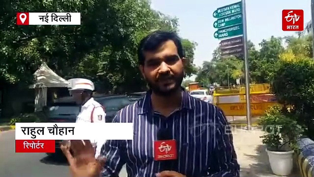 प्रचंड गर्मी में AC वाला हेलमेट लगाकर ट्रैफिक क...