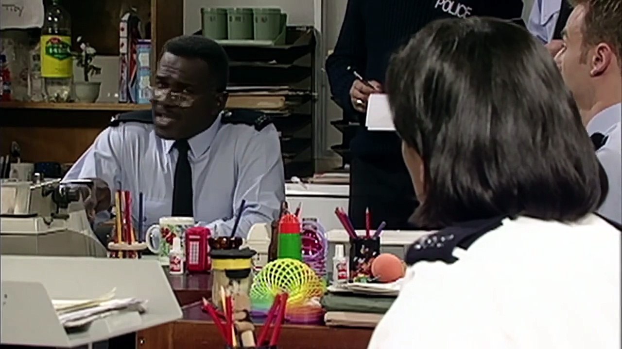 The.Thin.Blue.Line.S01E01.720p.AMZN.WEBRip.x264-GalaxyTV