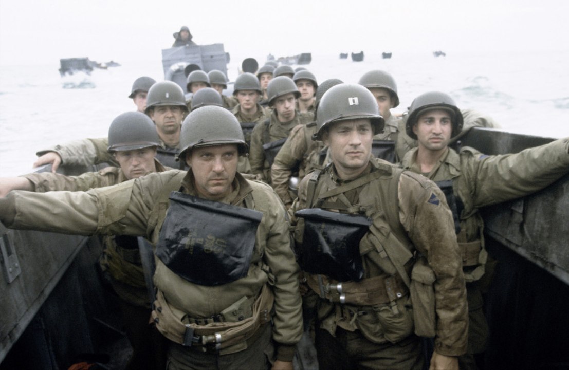 Tom Hanks ringt mit Faszination für den Zweiten Weltkrieg