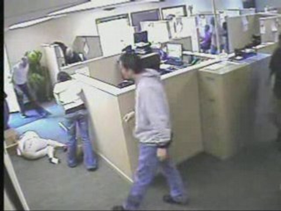 la femme a regis au boulot...