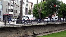 Virajı alamayan otomobil, kaldırımda ağaca çarptı