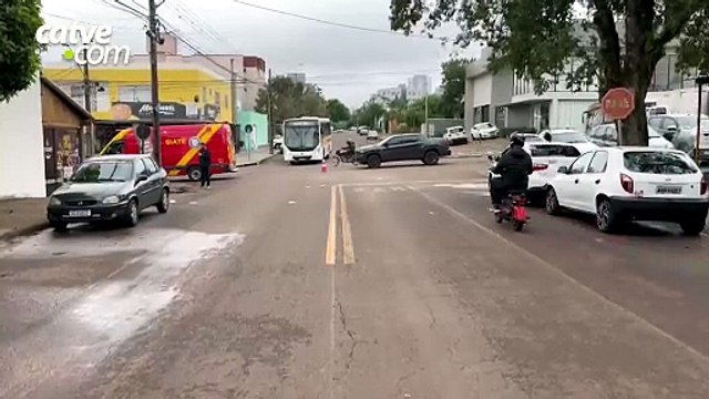Motociclista de 60 anos fica ferido após batida no bairro Neva em Cascavel