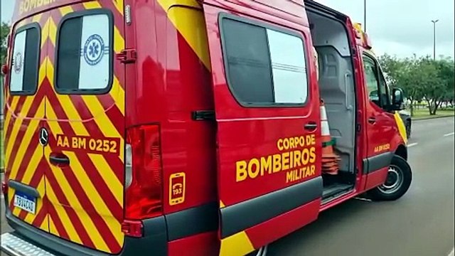 Após colisão com carro, motociclista fica ferido na Avenida Tancredo Neves