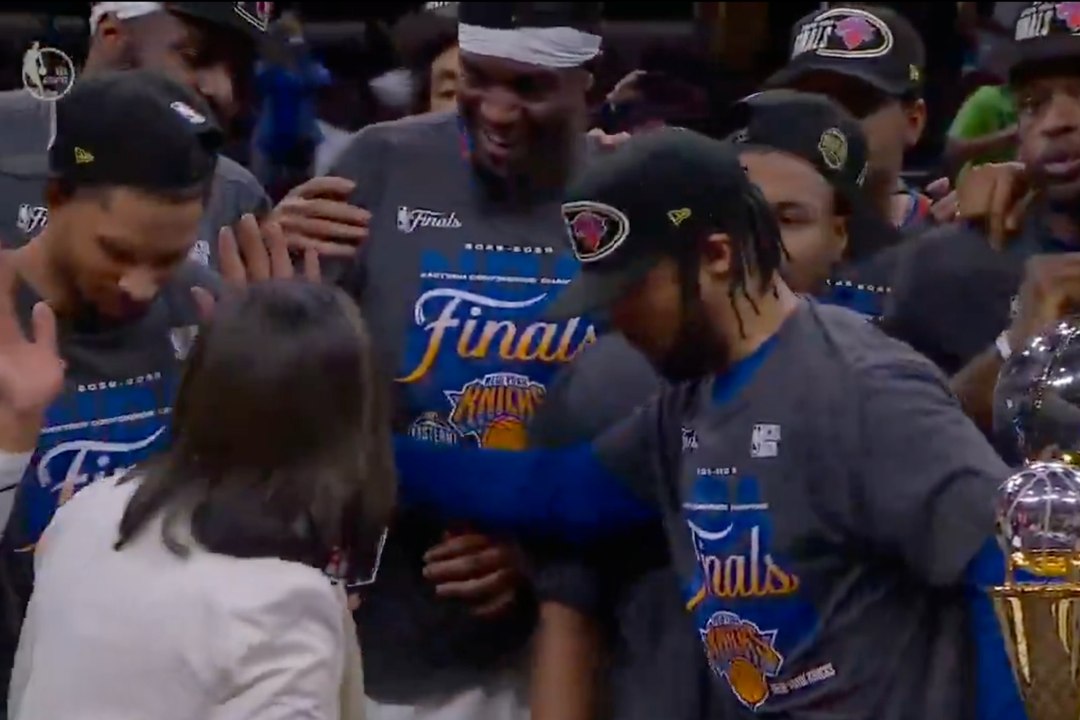 Jalen Brunson hilariously tells Josh Hart to move away during Knicks trophy celebration