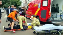 Motociclista é socorrido após acidente no Centro de Cascavel