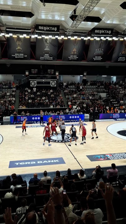 Ooo şşş 1 2 3! - Beşiktaş Gain v Galatasaray MCT Technic - Türkiye Sigorta Basketbol Süper Ligi Play Off Çeyrek Final 1. Maç
