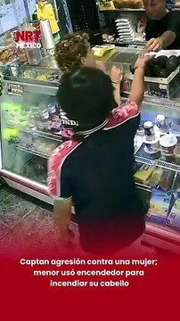 Una mujer logró apagar las ll@mas de su cabello tras ser agr3dida por un menor, en un hecho captado por cámaras de seguridad 🚔⚠️.